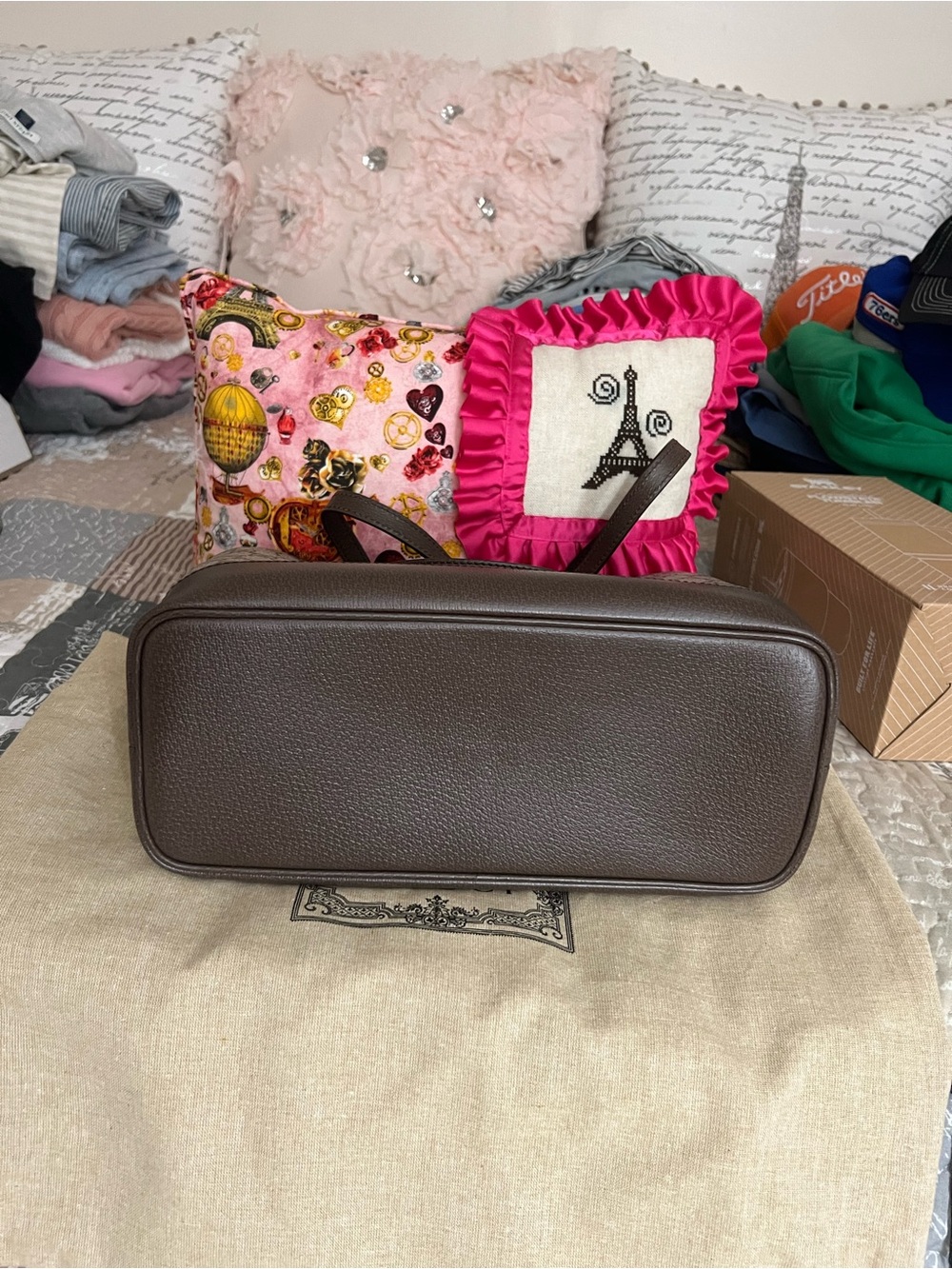 Gucci Beige and Brown Signature Tote - Picture 4 of 12